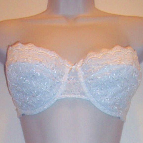 Beautiful embroidered eyelet hole strapless bra
